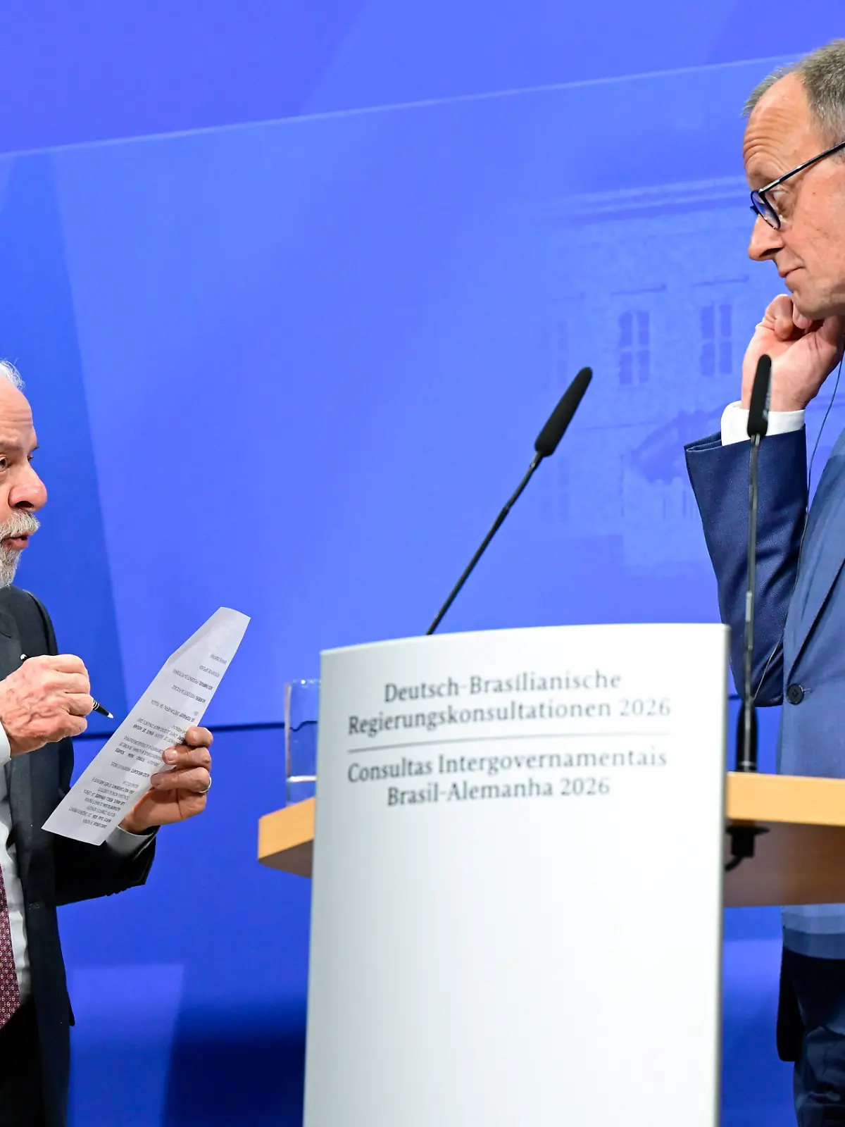 German Chancellor Friedrich Merz and Brazilian President Luiz Inacio Lula da Silva attend a joint press conference at Schloss Herrenhausen in Hanover, Germany, April 20, 2026. REUTERS/Fabian Bimmer