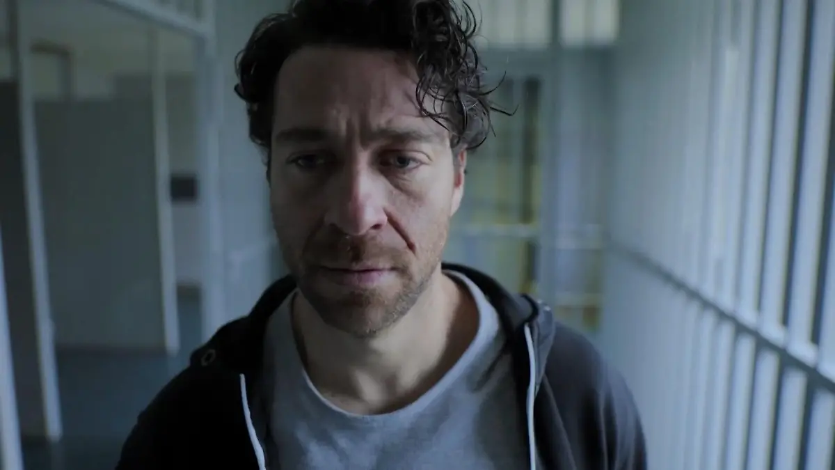 Carlos hält es im Knast nicht mehr aus GZSZ-Folge 8510 vom 21. April 2026 auf RTL+