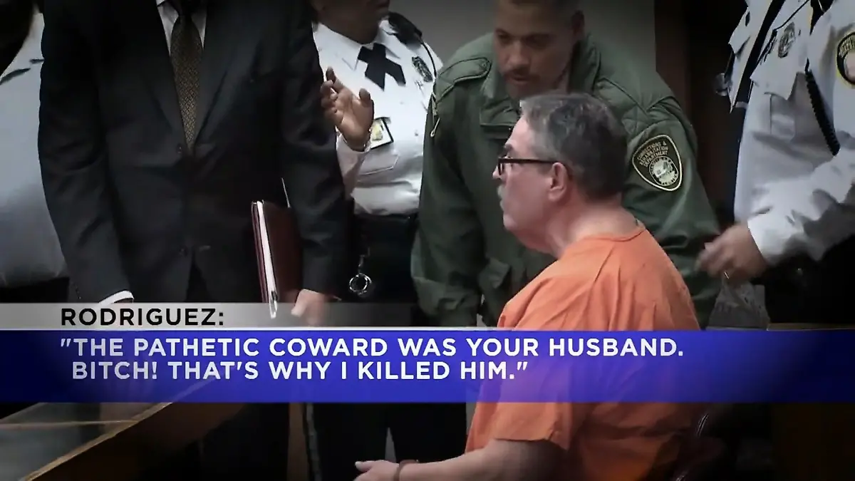 Witwe in Florida trauert um Ehemann nach Mord auf offener Straße Vor Gericht beschimpft