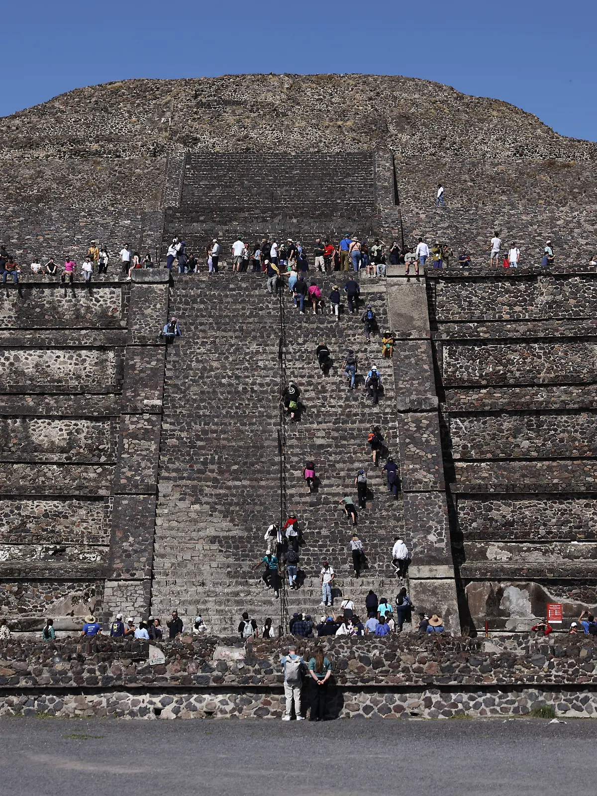 Teotihuacan Pyramids A view of the Pyramid of the Moon in Teotihuacan, Mexico on October 29, 2025. Teotihuacan Mexico PUBLICATIONxNOTxINxFRA Copyright: xJakubxPorzyckix originalFilename: porzycki-teotihua251029_np73H.jpg