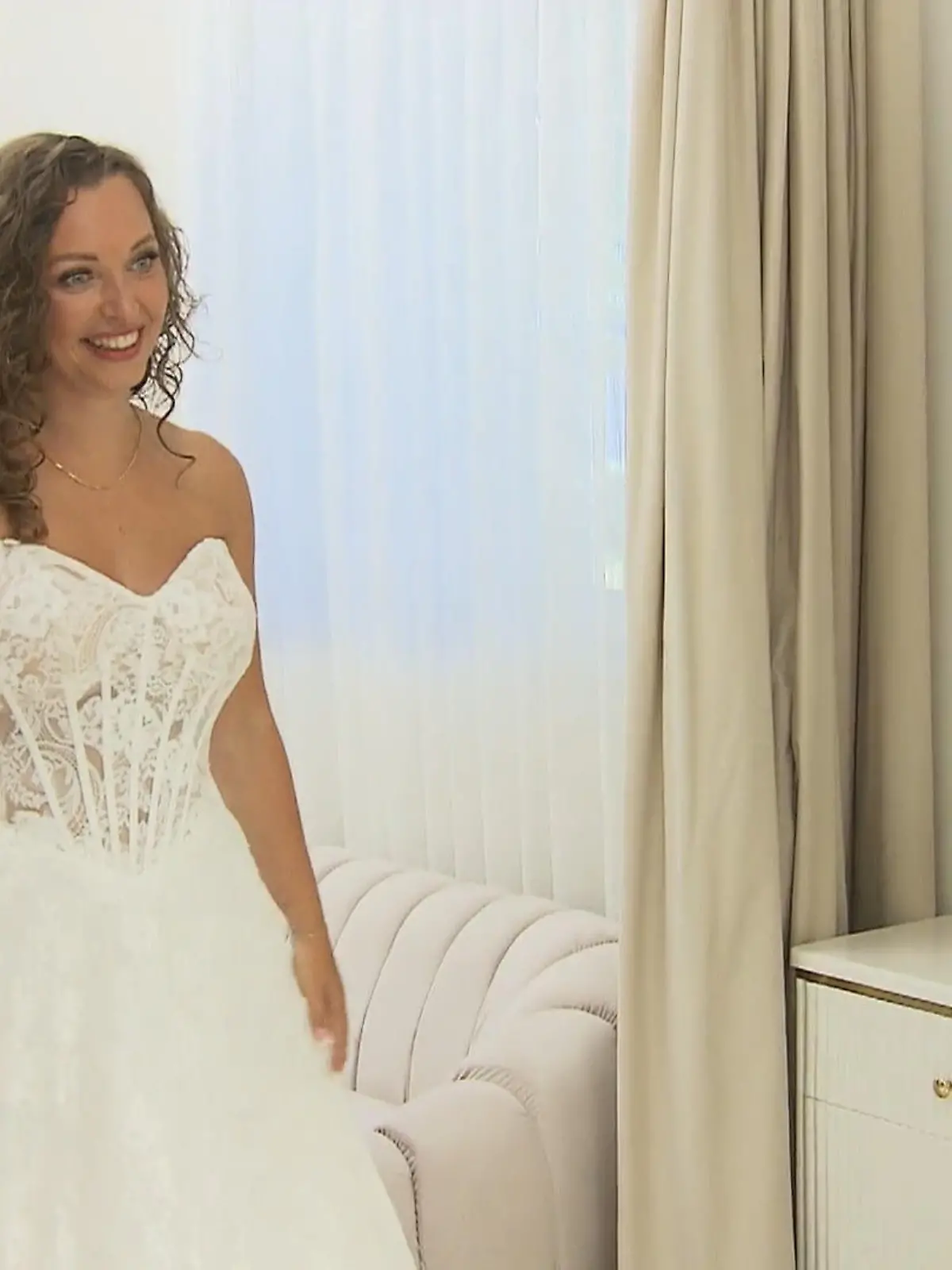 Bild zu: "Gibt dieses erste Kleid schon die Richtung für Magdalena vor?"