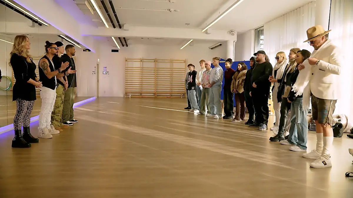 Vor dem Auftritt müssen die Top 15 noch zu den Vocal- und Performance-Coaches Letzter Feinschliff