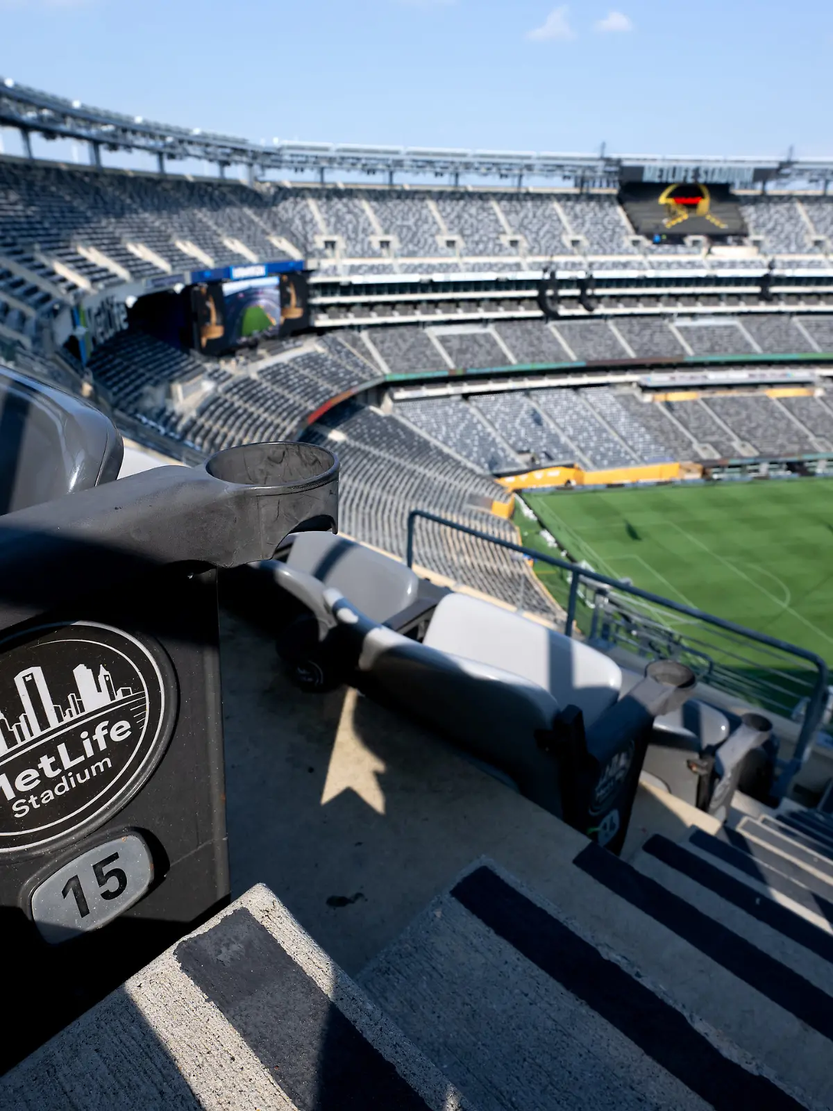 ARCHIV - 11.07.2025, USA, East Rutherford: Fußball: Club-WM, vor dem Finale FC Chelsea - Paris Saint-Germain. Blick in das MetLife Stadium. Am 19. Juli wird in dem Stadion das Finale der Fußball-Weltmeisterschaft ausgetragen, für die Fans werden Zugfahrten zum Spiel sehr teuer. (zu dpa: «Keine Abzocke? Preis für WM-Zugfahrt in New York explodiert») Foto: Sven Hoppe/dpa +++ dpa-Bildfunk +++