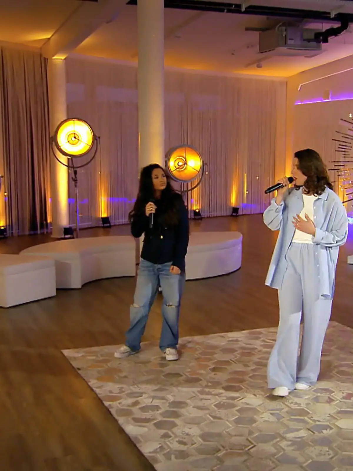 Bild zu: "Kann Gruppe 1 mit Adele die Jury gesanglich wirklich überzeugen?"