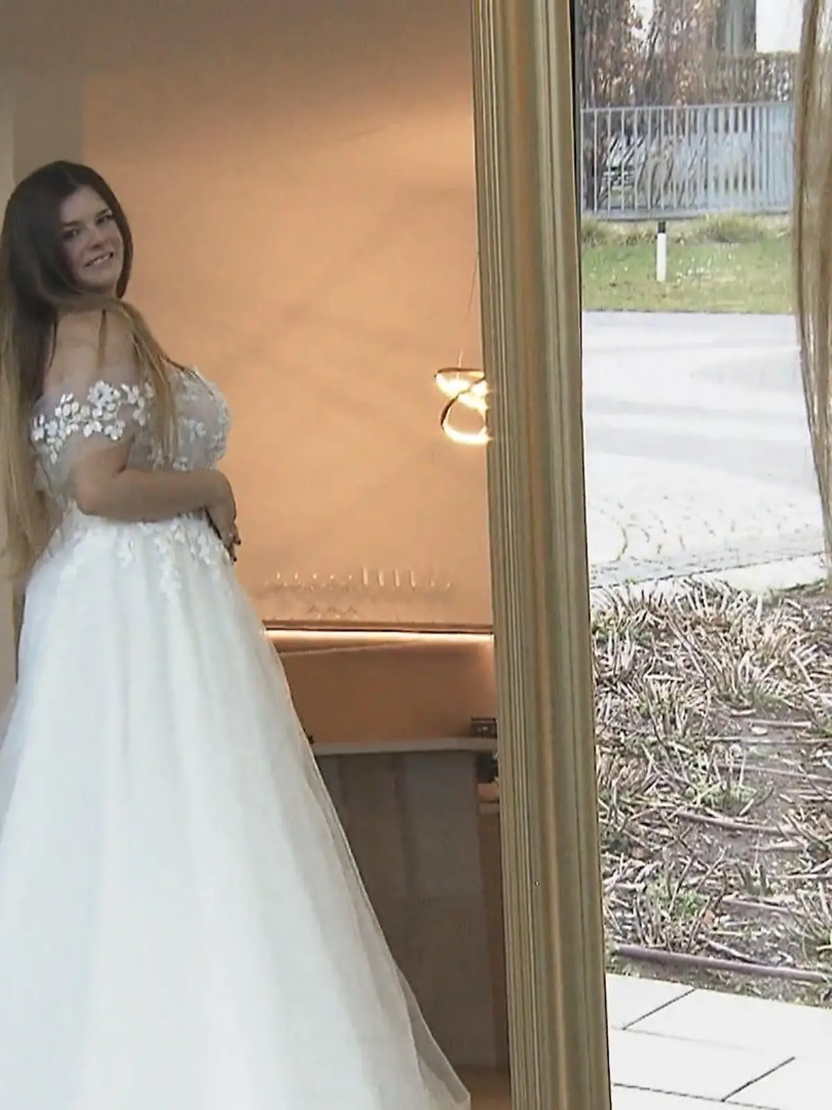 Bild zu: "Modern Princess oder cleanes Fit and Flare – wofür entscheidet sich Justine?"
