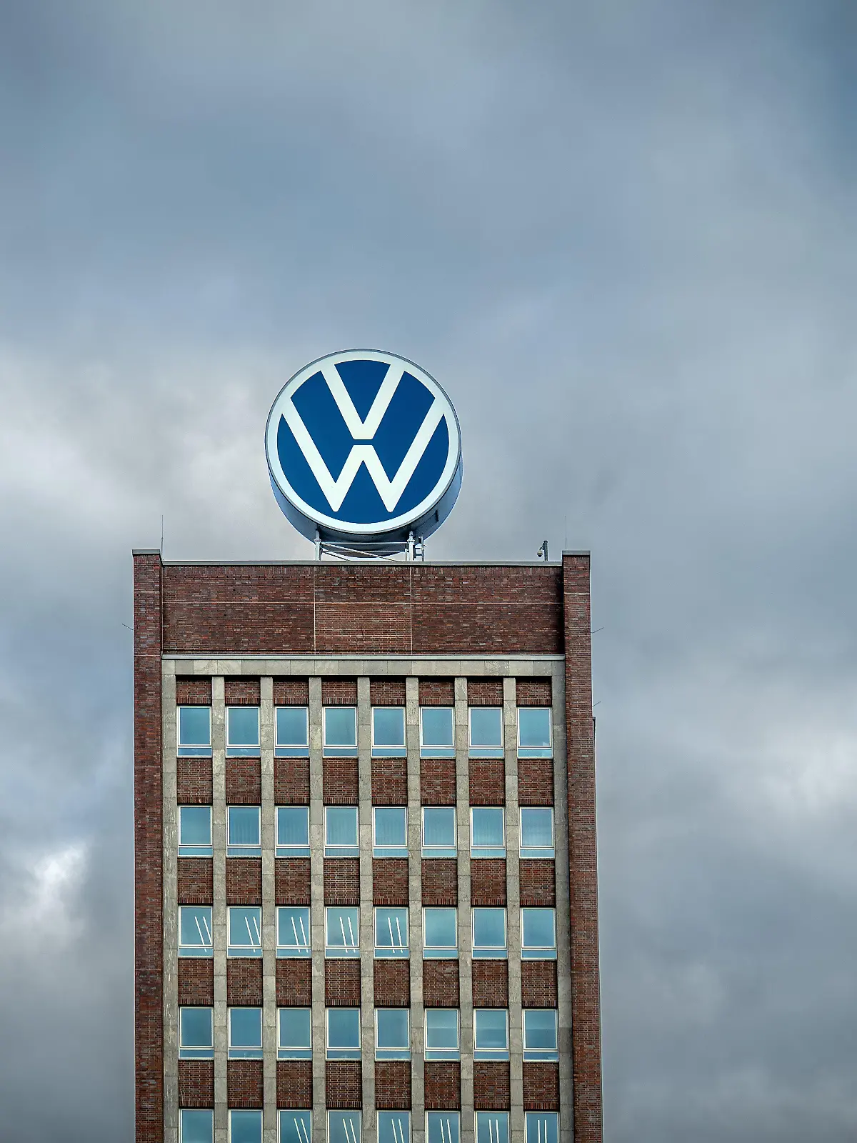 Markenhochhaus des Volkswagenwerks Wolfsburg.
