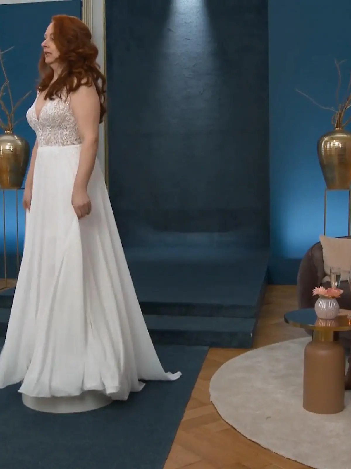 Bild zu: "Kann Janas Favoritenkleid Doreen endlich richtig abholen?"