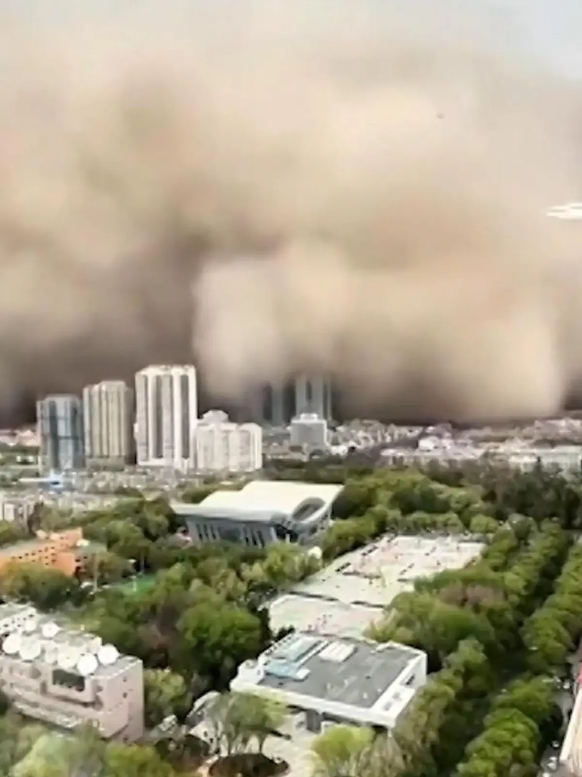 Bild zu: "Mega-Sandsturm verschluckt komplette Großstadt – sechs Stunden Finsternis!"