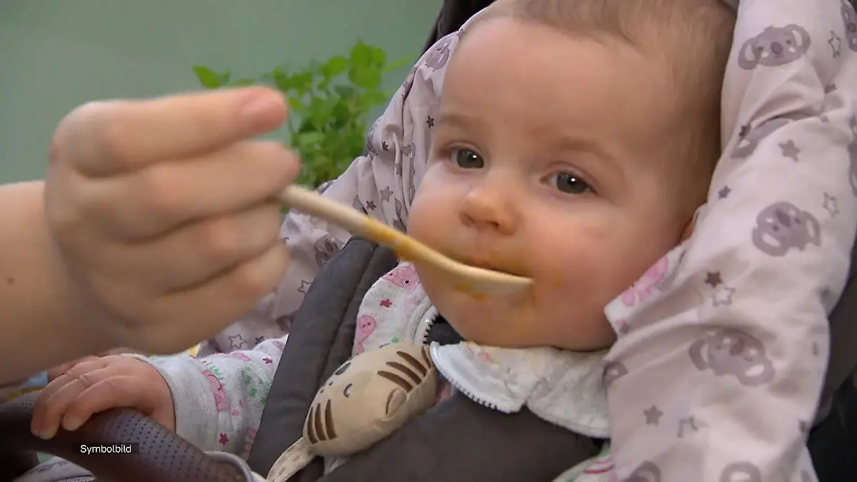 Wo ist das sechste Glas? Fieberhafte Suche nach Hipp-Erpressung Roter Kreis auf der Unterseite