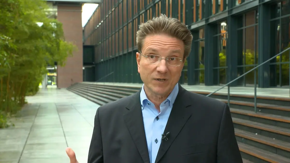 Kerosin-Krise verunsichert Urlauber! Ist der Sommerurlaub in Gefahr? Reiseexperte Ralf Benkö im RTL-Gespräch