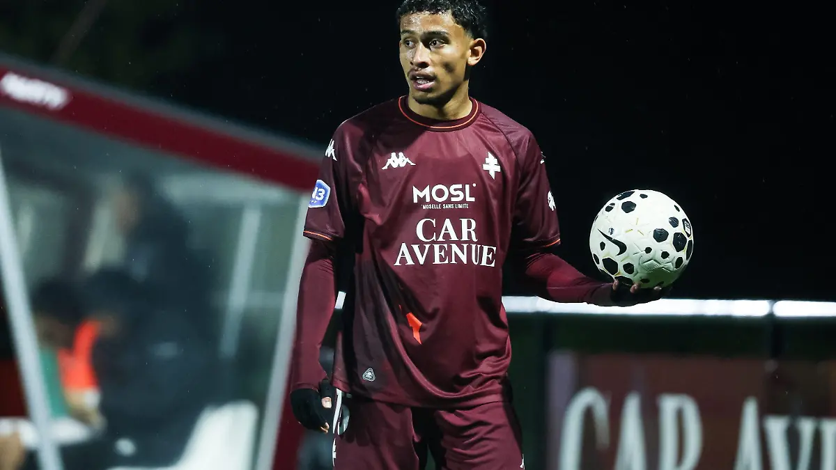 ©PHOTOPQR/LE REPUBLICAIN LORRAIN/Hugo AZMANI ; Marly ; 11/04/2026 ; Football : FC Metz - FC Balagne (N3); Tahirys Dos Santos est de retour avec le FC Metz après le drame de Crans-Montana Marly, France, april 11th 2026 Tahirys Dos Santos, injured in night club in Crans Montana during New Year's Eve, is back for Metz vs Balagne