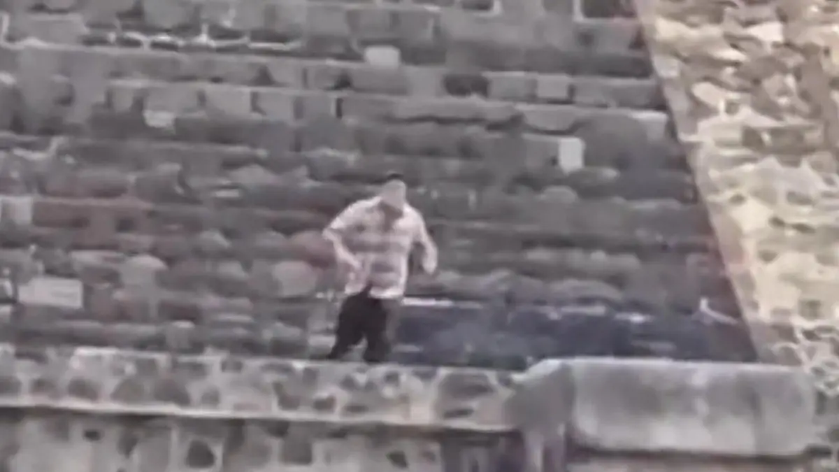 Bluttat an berühmter Pyramide! Bewaffneter schießt um sich – Touristin stirbt Großeinsatz am UNESCO-Weltkulturerbe