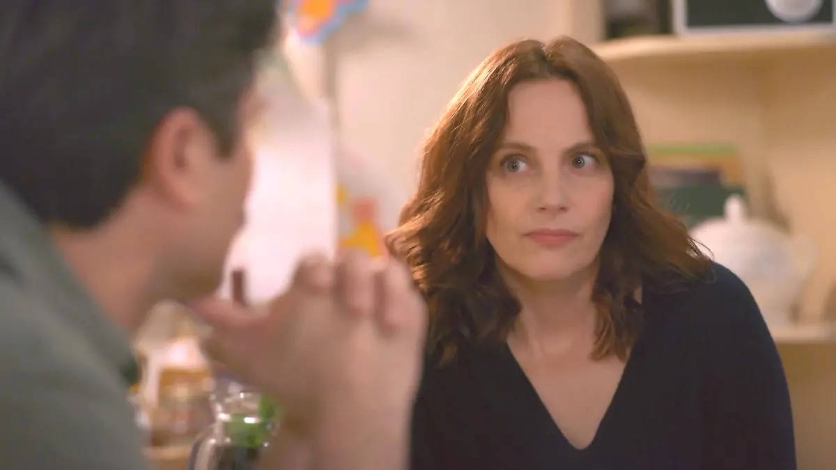 „Unter uns“-Folge vom 01.05.26 auf RTL+: Anna, Sina und Paco überlegen, wie  sie Irene finden können