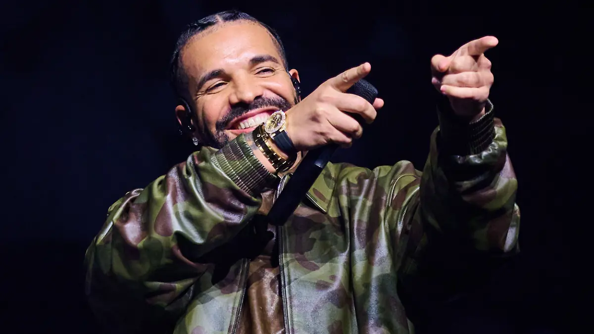 Entertainment Themen der Woche KW43 Entertainment Bilder des Tages October 26, 2025, Toronto, On, Canada: Drake performs during a concert by Vybz Kartel at Scotiabank Arena in Toronto, on Sunday, Oct. 26, 2025. Toronto Canada PUBLICATIONxINxGERxSUIxAUTxONLY - ZUMAc35_ 20251026_zaf_c35_104 Copyright: xSammyxKoganx