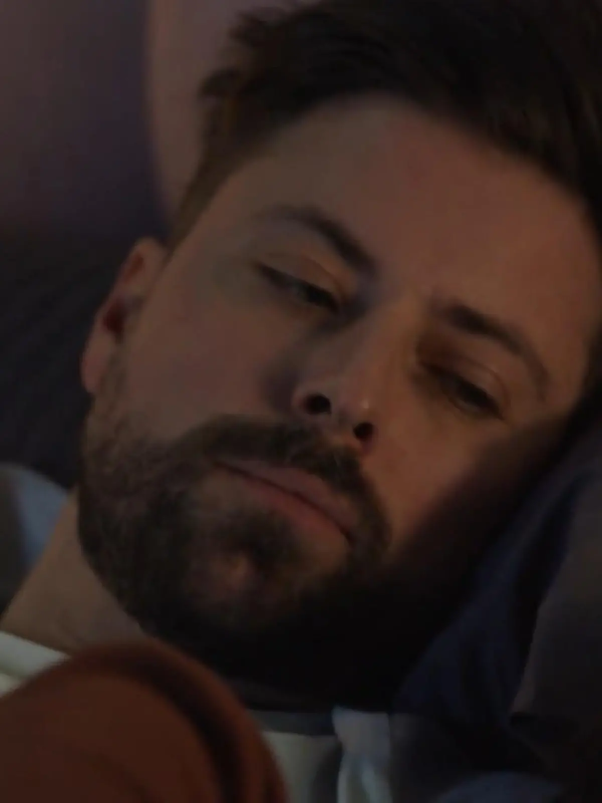 Bild zu: "GZSZ-Vorschau auf RTL+: Zweifelt John an Lauras Unschuld?
"