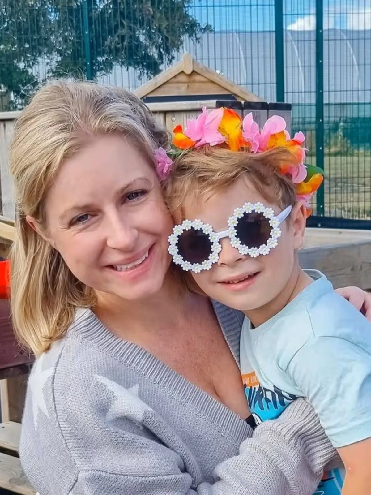 Der kleine Teddy sollte eigentlich nur eine neue Brille bekommen