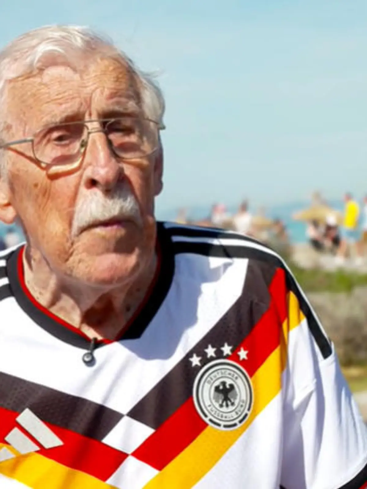 Bild zu: "Ballermann-Star mit 88 Jahren. Opa Werner erobert Mallorca-Party"