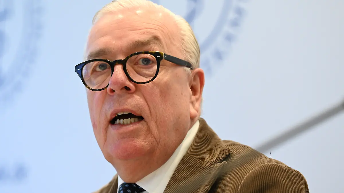 Klaus Reinhardt, Präsident der Bundesärztekammer, spricht während der Neujahrs-Pressekonferenz. (zu dpa: «Viel Kritik an Sparvorschlägen fürs Gesundheitswesen») +++ dpa-Bildfunk +++