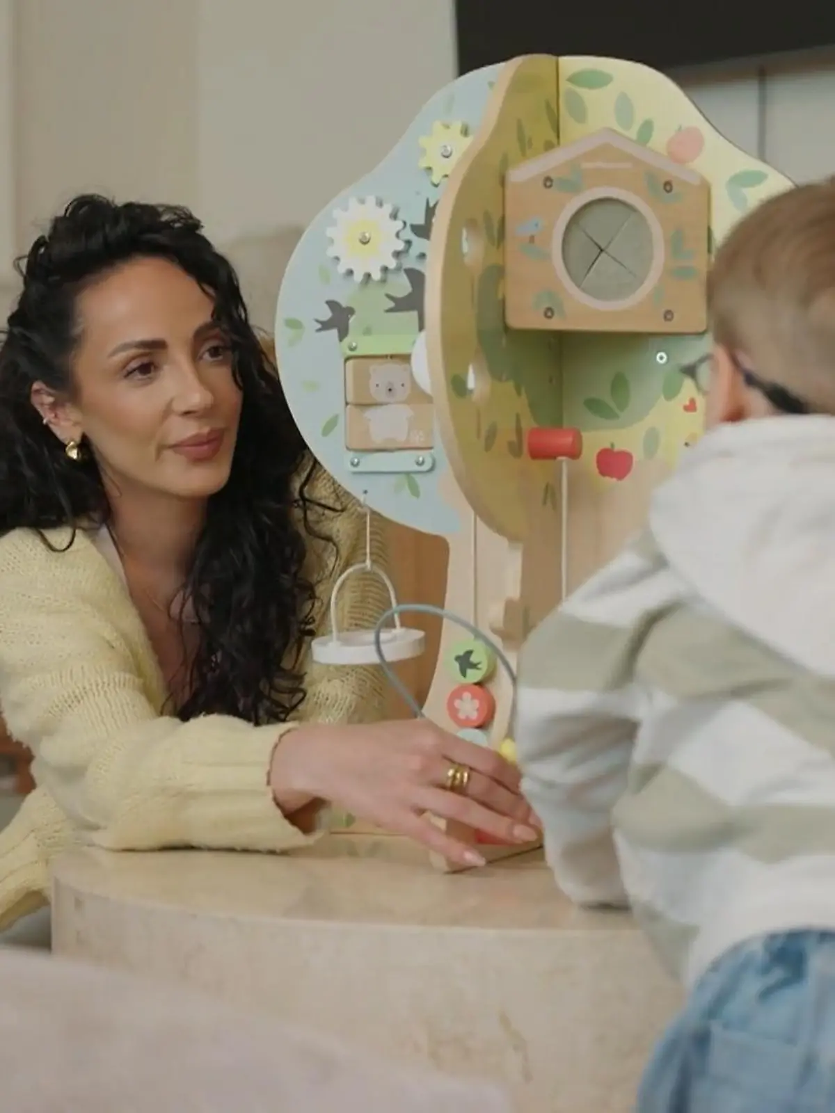 Bild zu: "Jennifer Saro gibt Einblick in ihren Alltag als pflegende Mama"