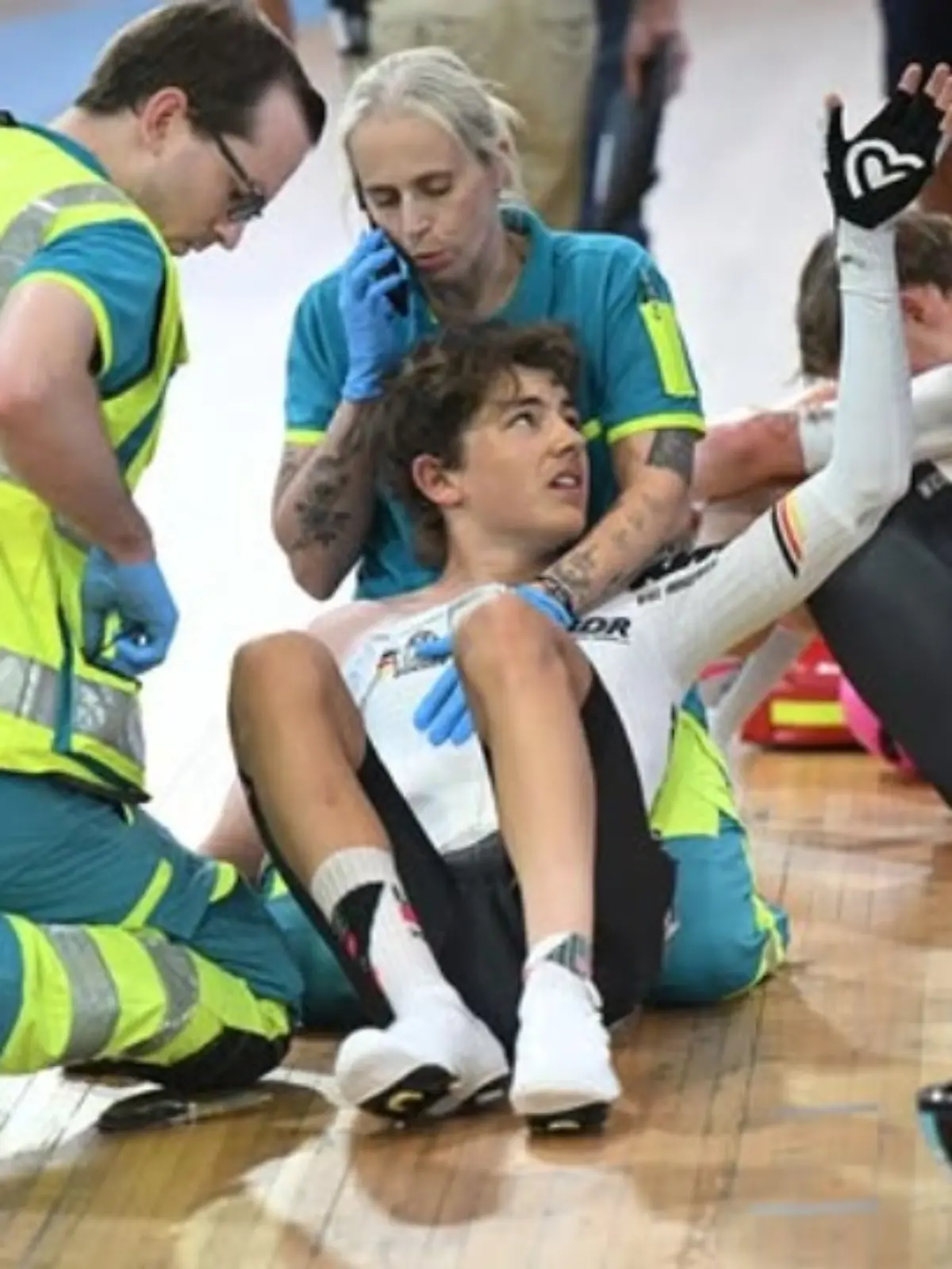 Bild zu: "50 cm langer Holzsplitter durchbohrt seine Hüfte"