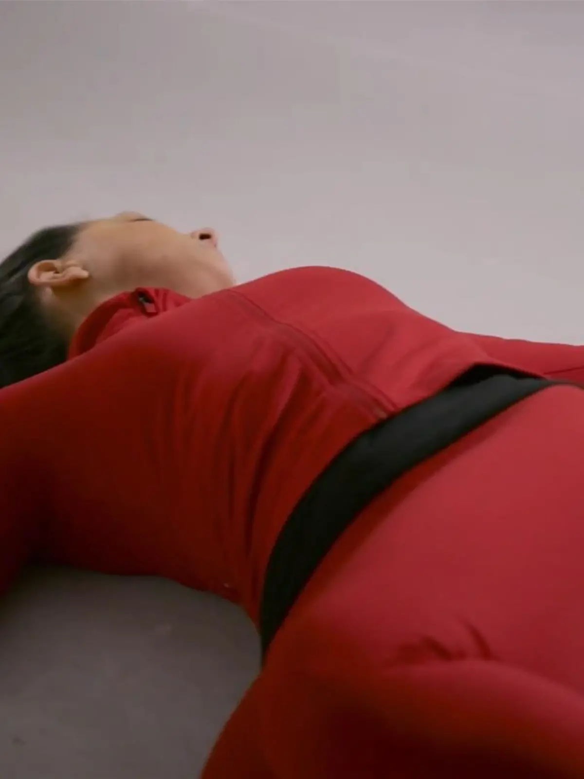 Bild zu: "Charlie erleidet auf dem Eis einen Zusammenbruch"