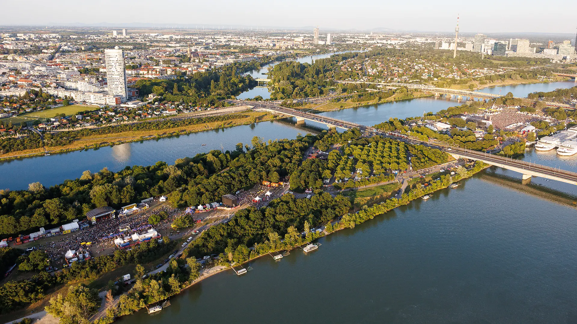 Auf der Donauinsel in Wien kam es wegen spielender Kinder zum Ärger mit dem Wirt einer Imbissbude