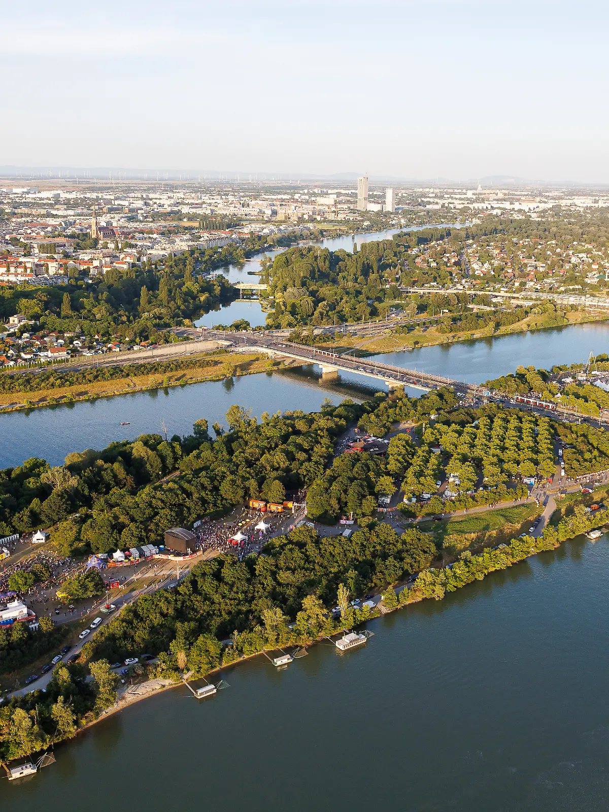 Auf der Donauinsel in Wien kam es wegen spielender Kinder zum Ärger mit dem Wirt einer Imbissbude