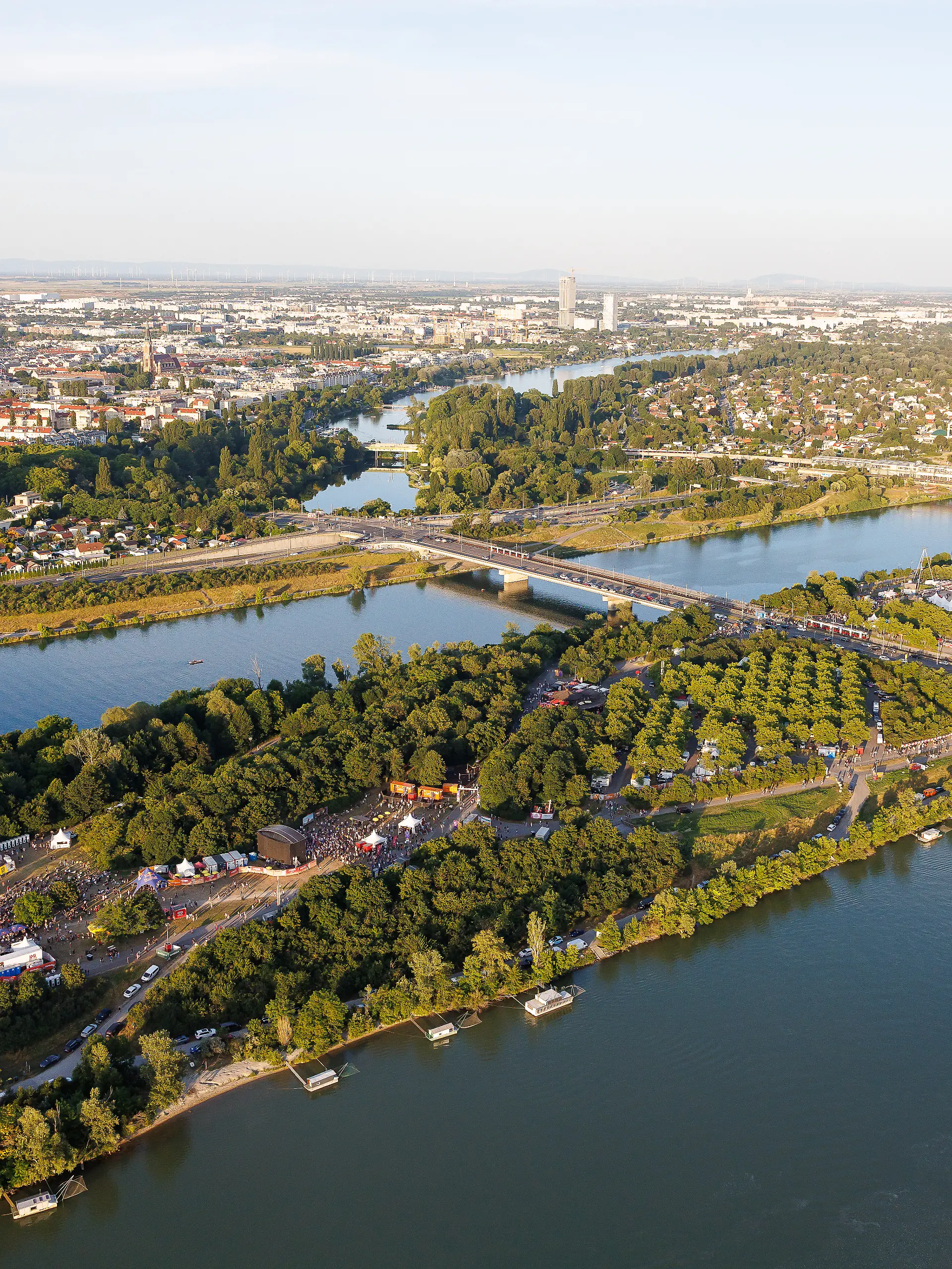 Auf der Donauinsel in Wien kam es wegen spielender Kinder zum Ärger mit dem Wirt einer Imbissbude