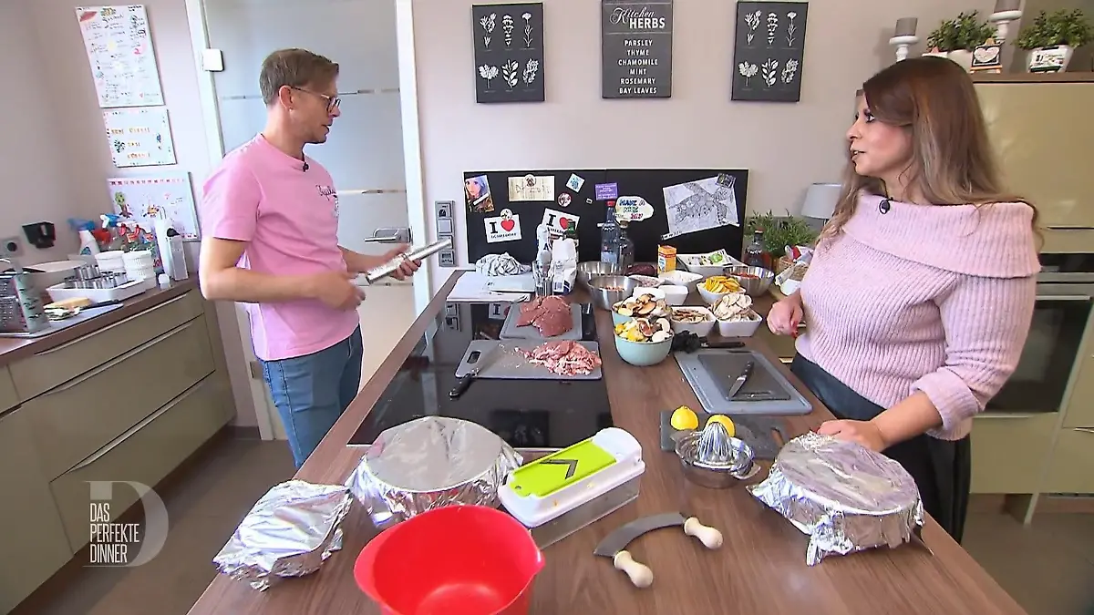 Mark und Alia gemeinsam in der Küche