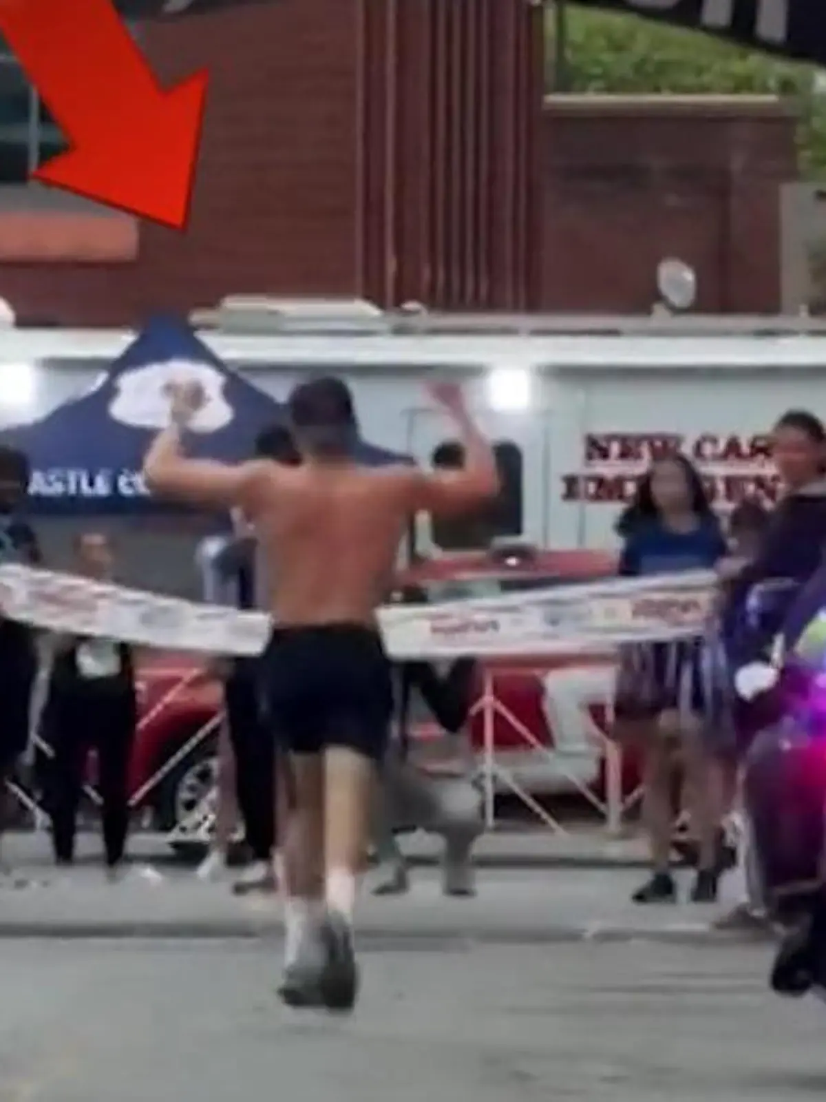 Bild zu: "Zu früh gefreut! DIESER Jubel kostet Marathonläufer den Sieg"