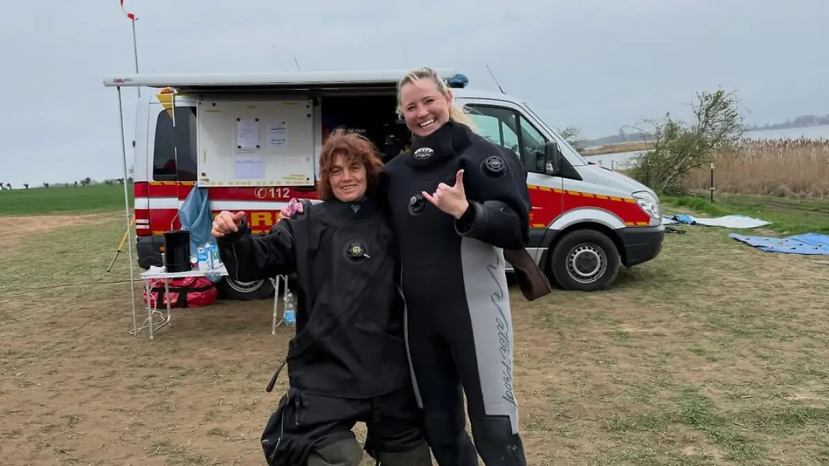 Tierärztin Jenna Wallace (r.) sorgt sich um ihre Kollegin Janine Bahr-van Gemmert.