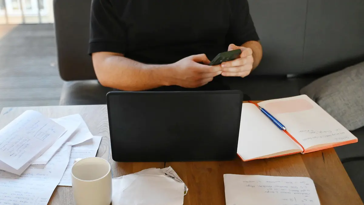 Die Arbeit von zu Hause erledigen: Aus steuerlicher Sicht kann das - gerade bei kurzen Arbeitswegen - durchaus lohnenswert sein.