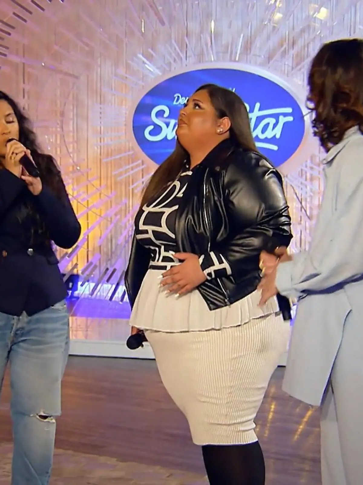 Bild zu: "Während ihres Gruppenauftritts fließen bei DSDS-Kandidatin Kadischa plötzlich Tränen"