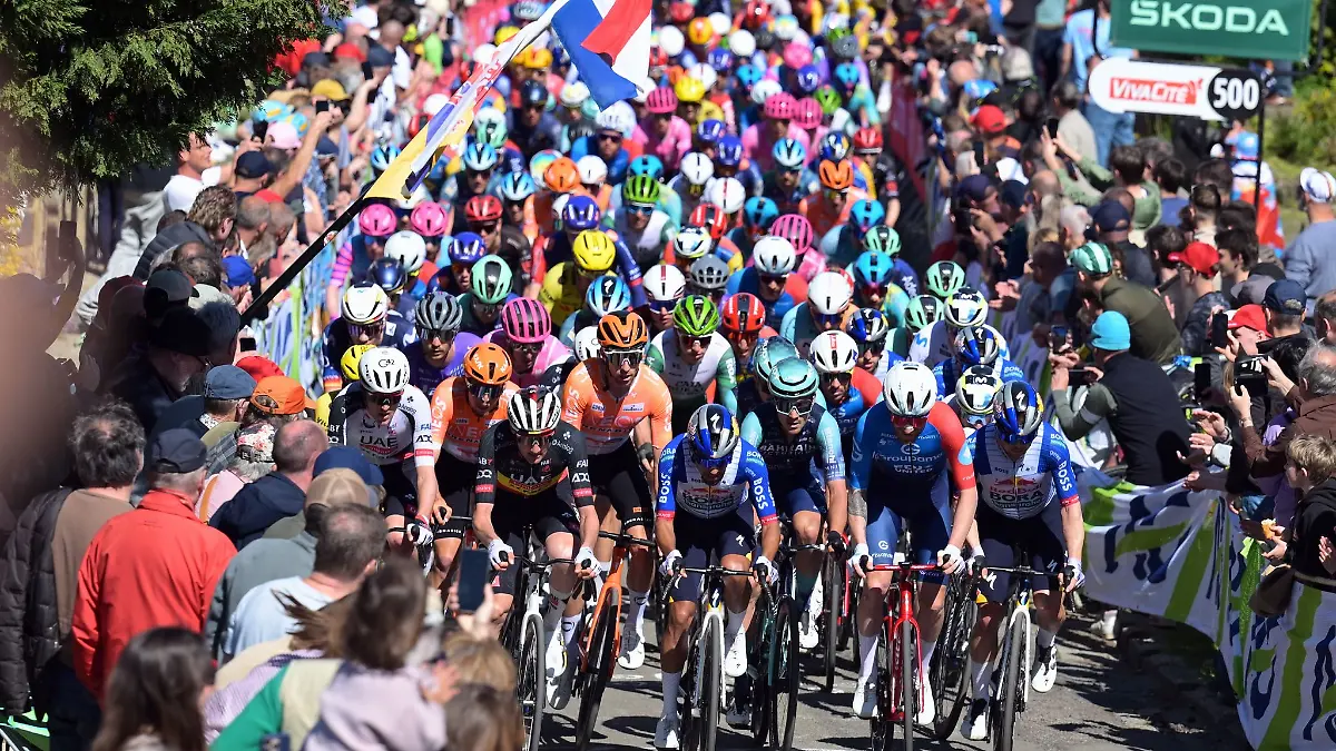 Dreimal mussten die Radprofis die bis zu 19 Prozent steile Mur von Huy hinauf.