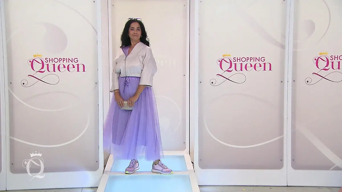 Vicky präsentiert ihren Fliederfarbenen Tüll-Look