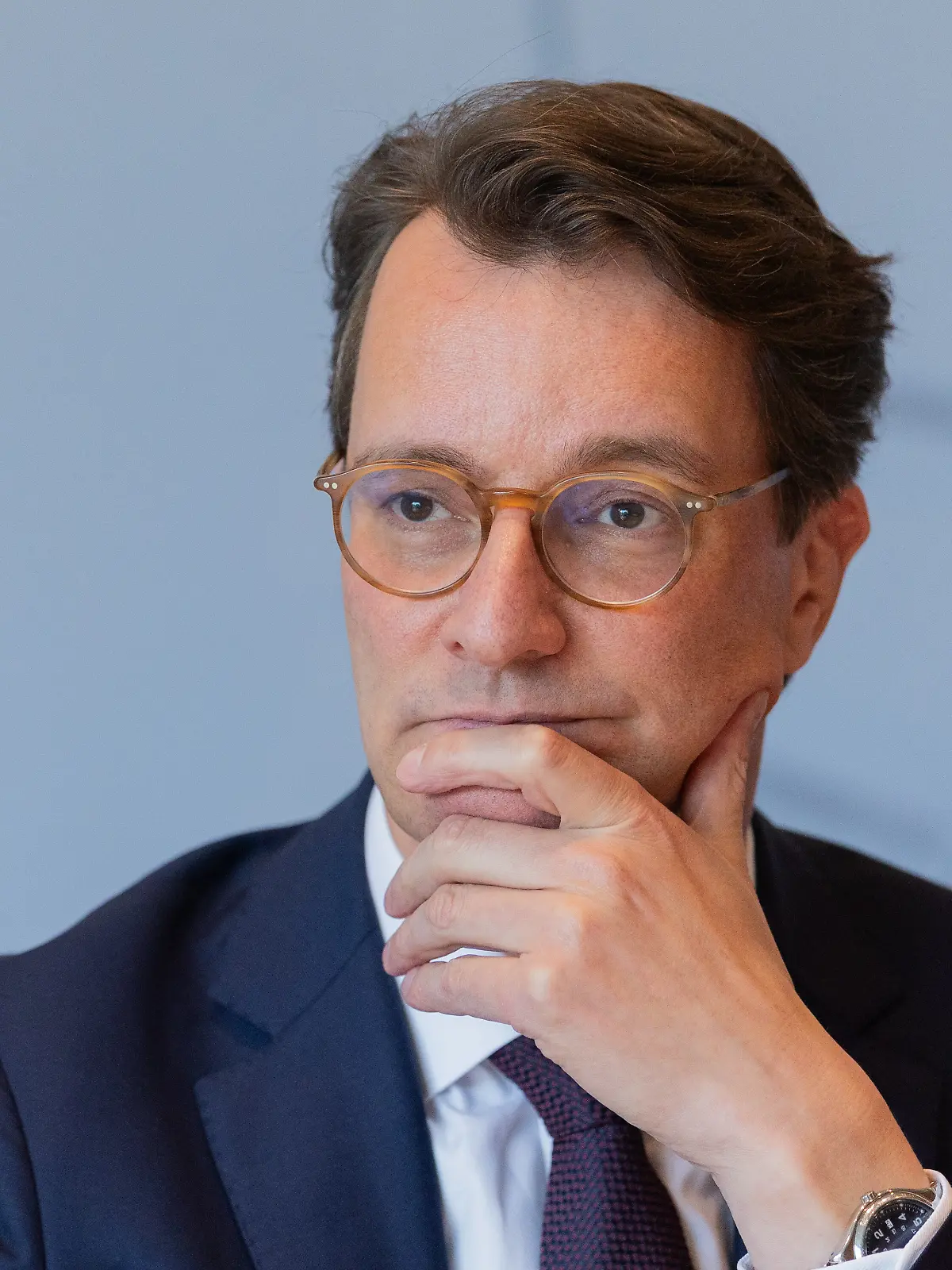 Hendrik Wüst (CDU), MInisterpräsident von Nordrhein-Westfalen, äußert sich in der Landespressekonferenz im Landtag zu aktuellen politischen Themen. (zu dpa: «Was Wüst über Notrufe, Kriminalität und Scharrenbach denkt») +++ dpa-Bildfunk +++