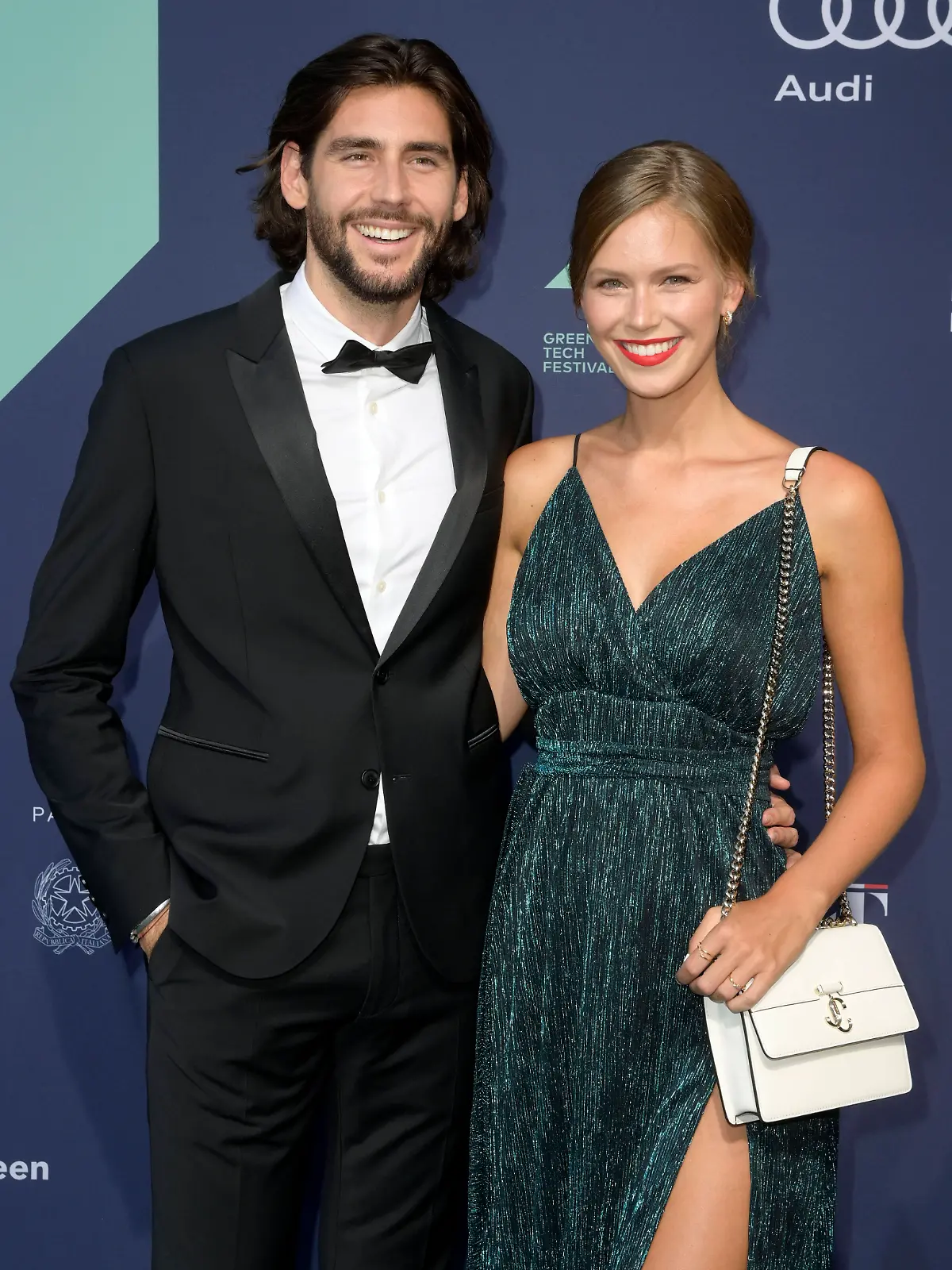 Álvaro Soler und Melanie Kroll bei den Green Awards 2022 in der Urban Tech Republic auf dem Flughafengelände Berlin Tege