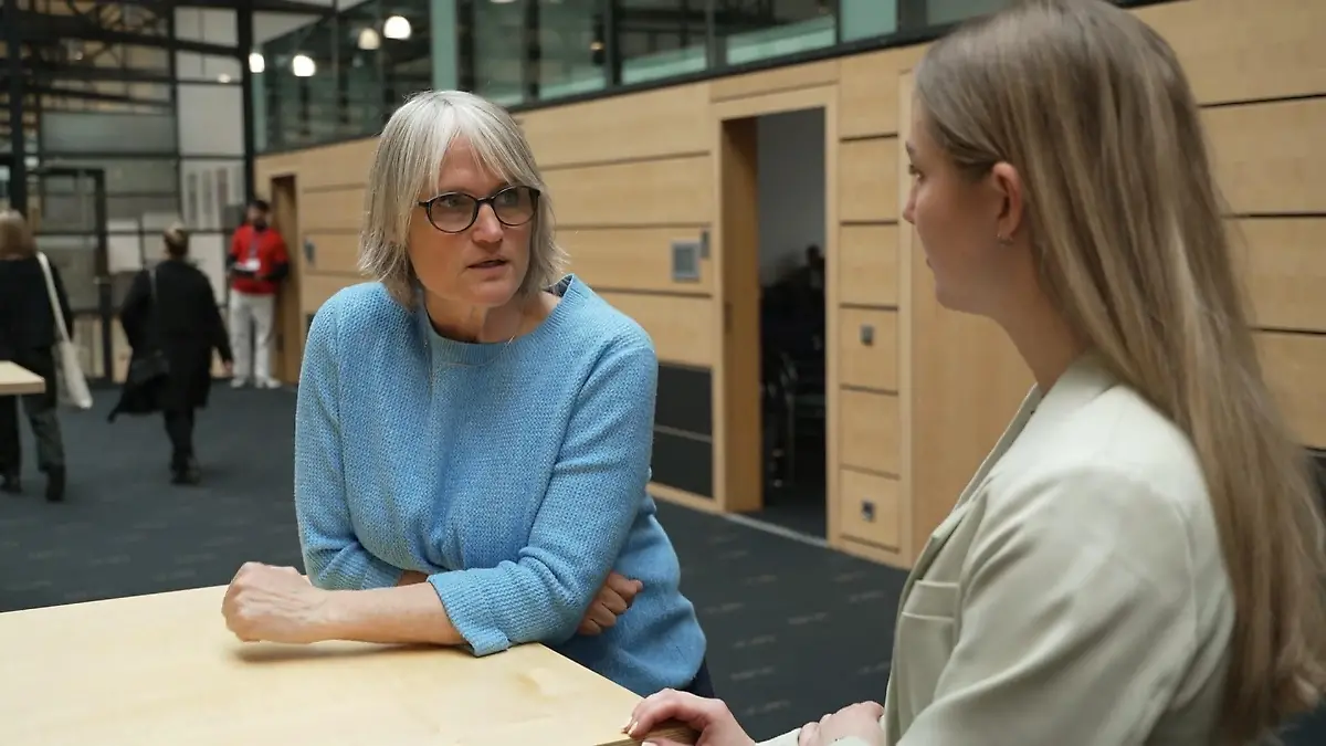 Wer schützt unsere Kinder vor digitaler Gewalt? „Brandbeschleuniger“ Internet