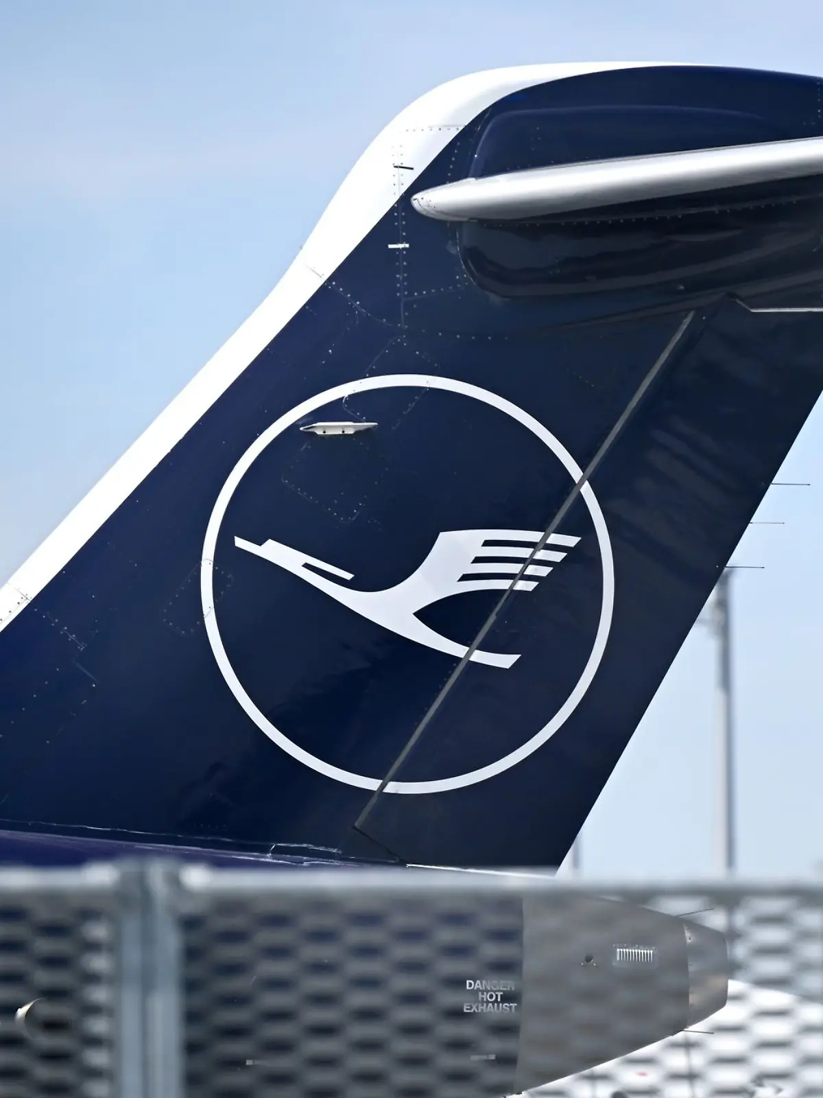 Bild zu: "Bei diesem Gepäckstück zahlen Lufthansa-Kunden bald drauf"