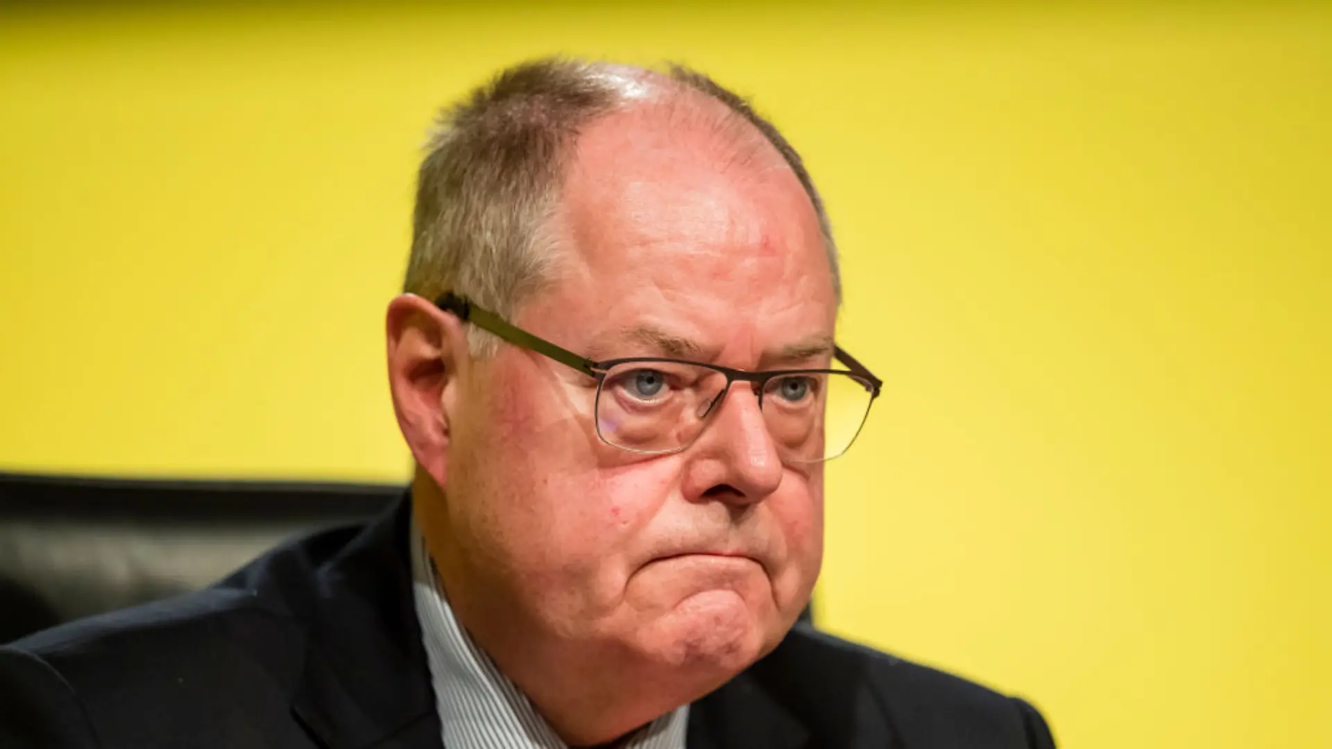 Peer Steinbrück sieht nicht glücklich aus
