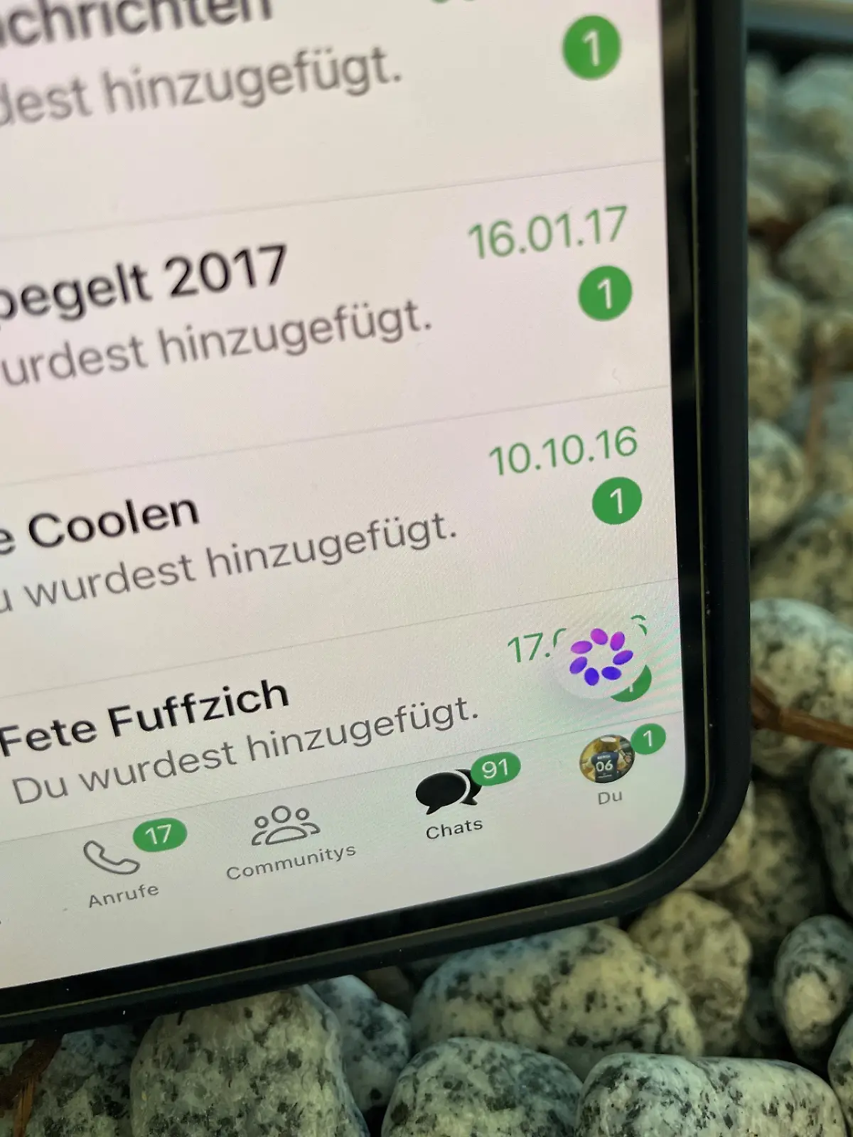 Bild zu: "Wofür ist dieser neue lila Kreis rechts unten bei WhatsApp da?"
