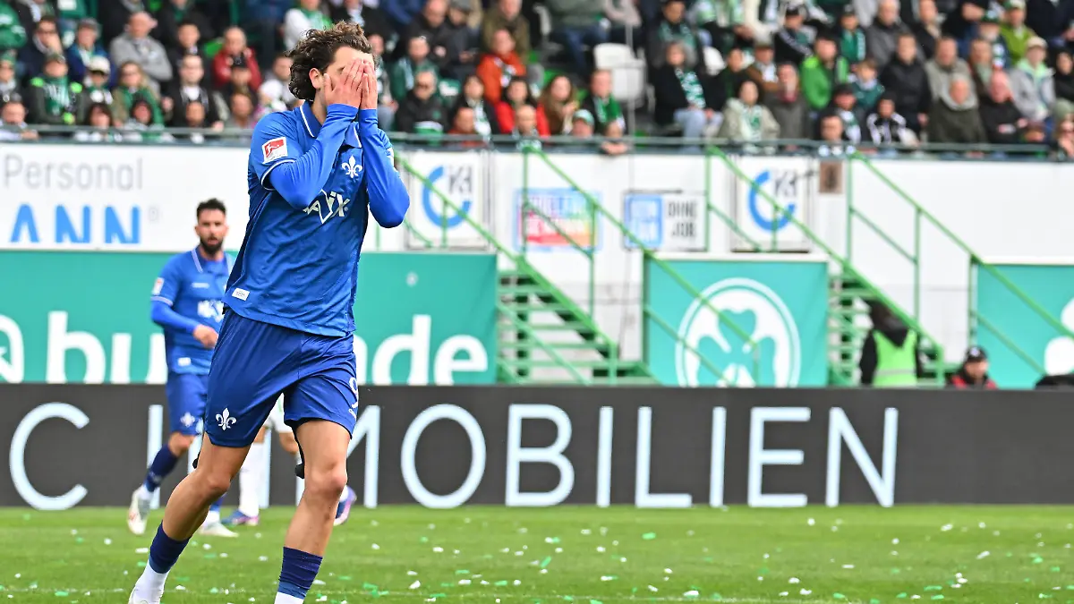 Platzt der Aufstiegstraum für Fraser Hornby und Darmstadt 98? Das Topspiel der 2. Bundesliga SV Darmstadt 98 gegen SV Elversberg läuft LIVE bei NITRO im TV