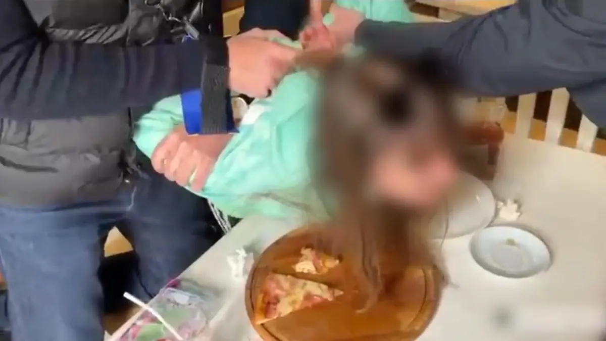 In Pizzeria! Mutter will Sohn (6) verkaufen – an wildfremden Mann 21.000 Euro für ihr Kind