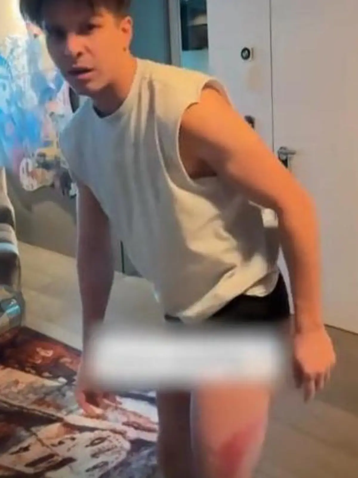 Bild zu: "Schmerzhafter Fehltritt von „Let's Dance"-Profi – er kämpft sich trotz Wunde zum Training!"