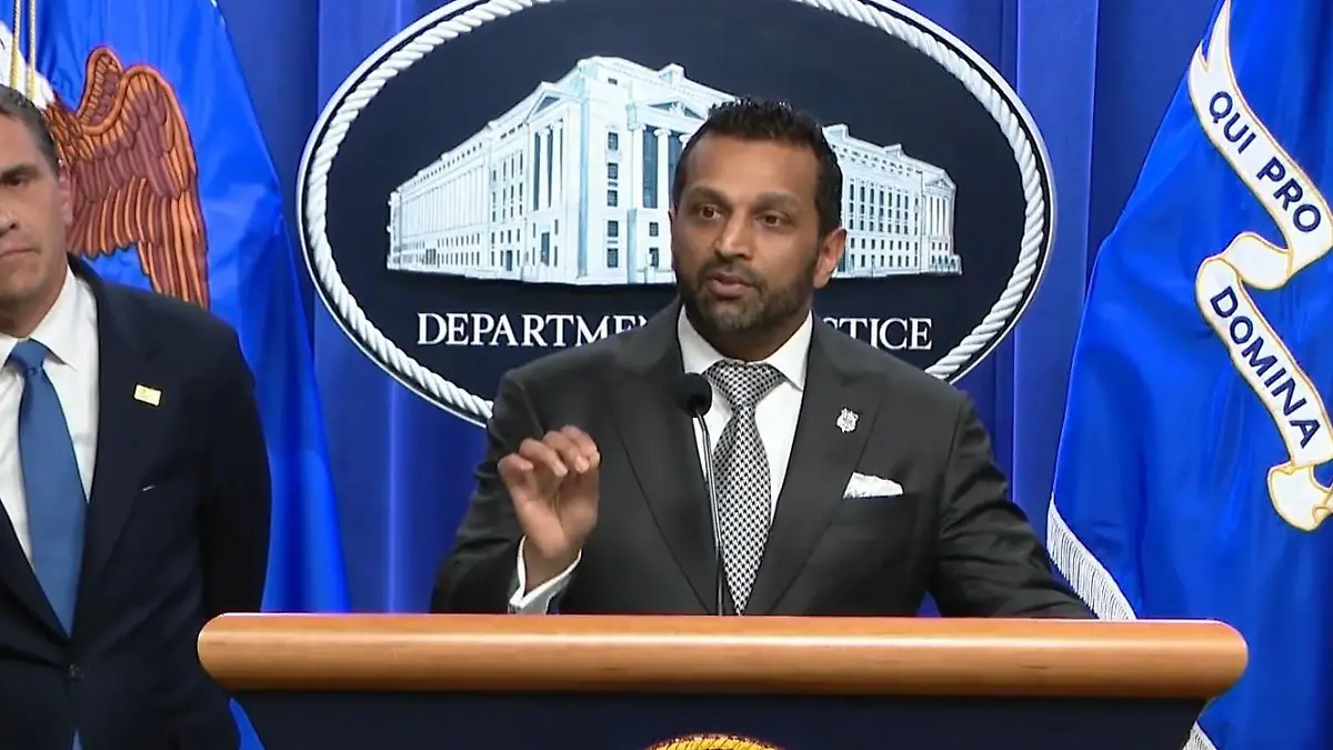 Mega-Ausraster vor Reportern! FBI-Chef flippt nach Alkohol-Vorwurf aus „Wir sehen uns vor Gericht!"