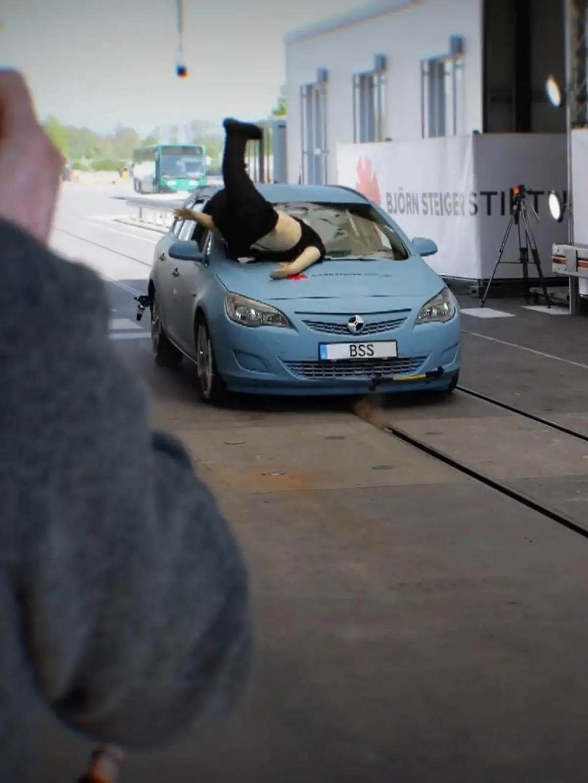 Bild zu: "Crashtest zeigt Gefahr für Fußgänger"