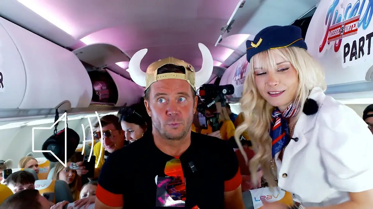 Partyflieger nach Malle mit Mia Julia und Lorenz Büffel Ballermann-Stars im Partyjet