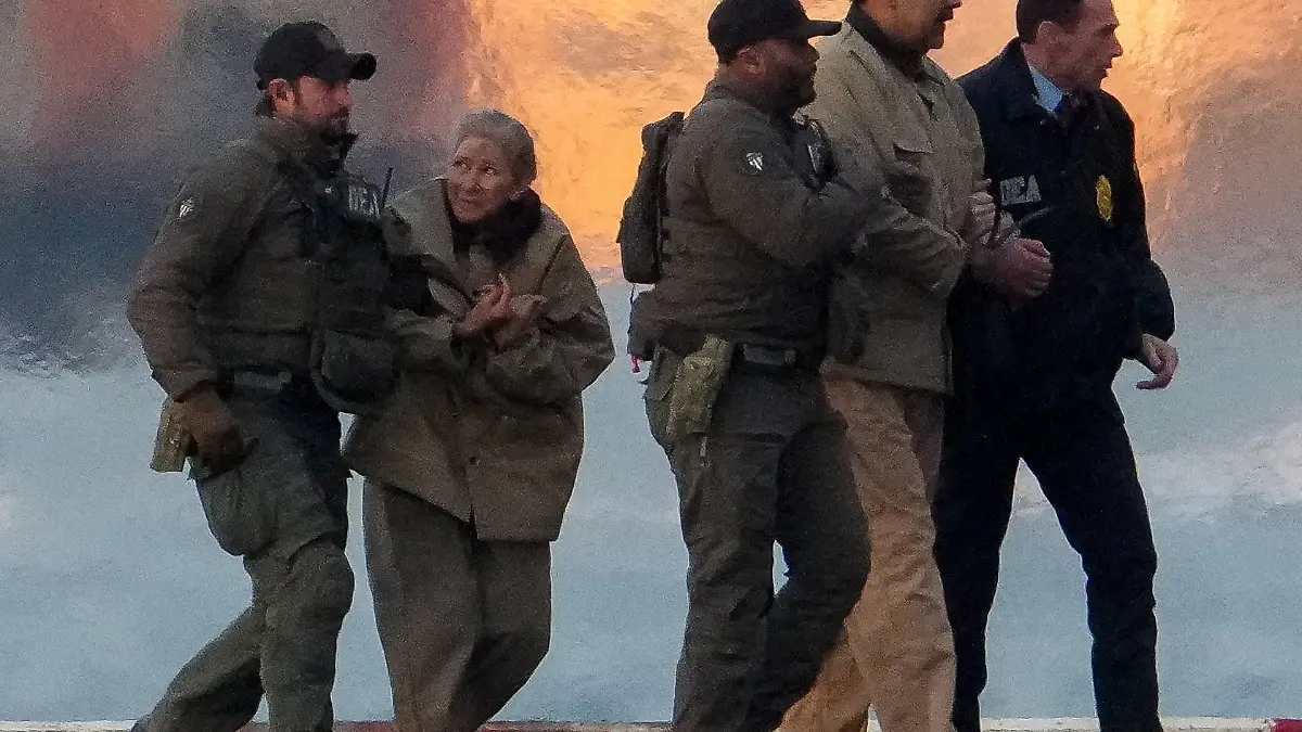 DEA (Drug Enforcement Administration) agents move captured Venezuelan President Nicolas Maduro and his wife Cilia Flores out of a helicopter, as Nicolas Maduro heads towards the Daniel Patrick Manhattan United States Courthouse for an initial appearance to face U.S. federal charges including narco-terrorism, conspiracy, drug trafficking, money laundering and others in New York City, U.S., January 5, 2026. REUTERS/Adam Gray