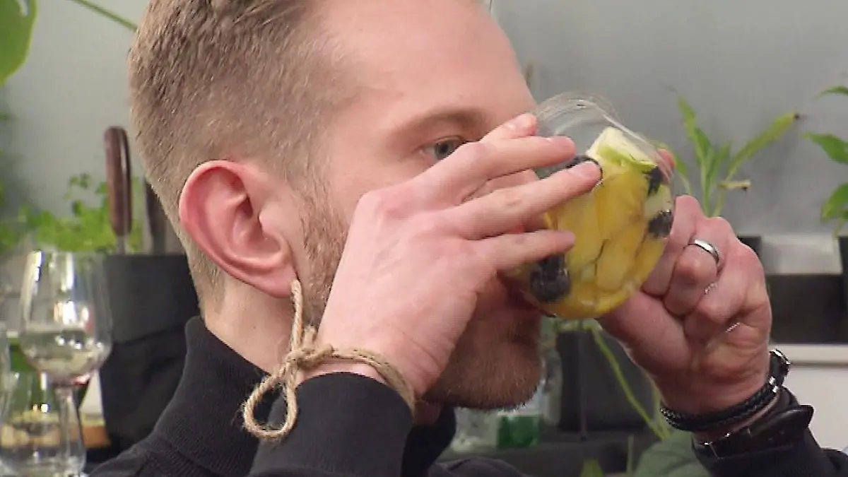 Geht Albert damit zu weit? Frischer Obstsalat statt gekochte Birne