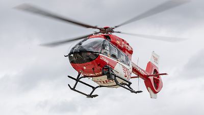 Langenenslingen: Mann wird von 1,5 Tonnen schwerer Kabeltrommel begraben